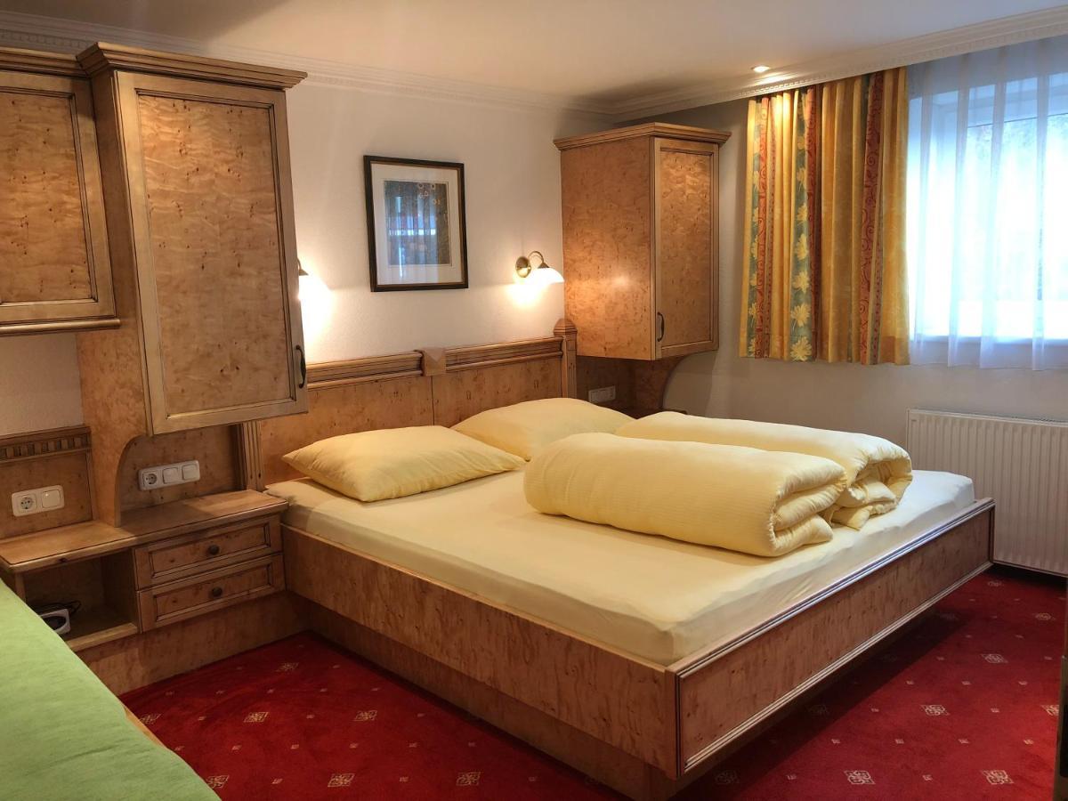 Hotel Garni Central - Zimmer - Studios - Apartments คัพเพิล ภายนอก รูปภาพ