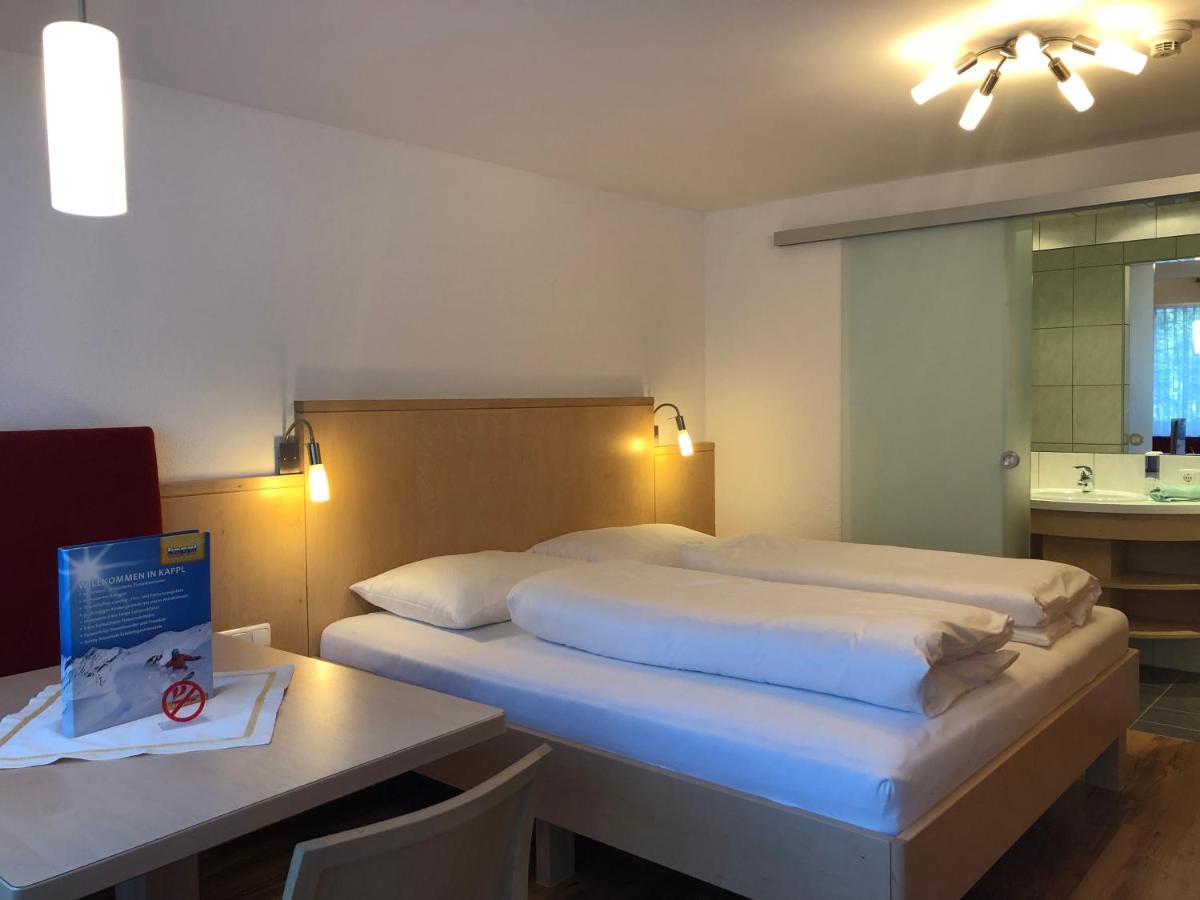 Hotel Garni Central - Zimmer - Studios - Apartments คัพเพิล ภายนอก รูปภาพ