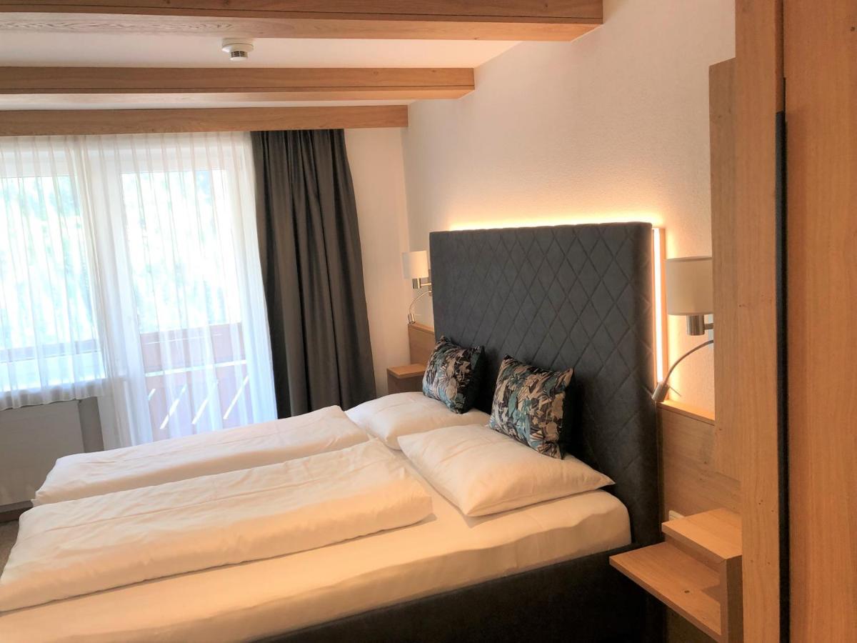Hotel Garni Central - Zimmer - Studios - Apartments คัพเพิล ภายนอก รูปภาพ