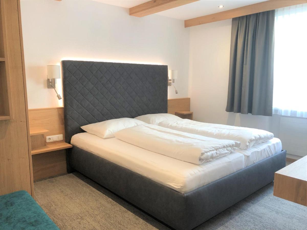 Hotel Garni Central - Zimmer - Studios - Apartments คัพเพิล ภายนอก รูปภาพ