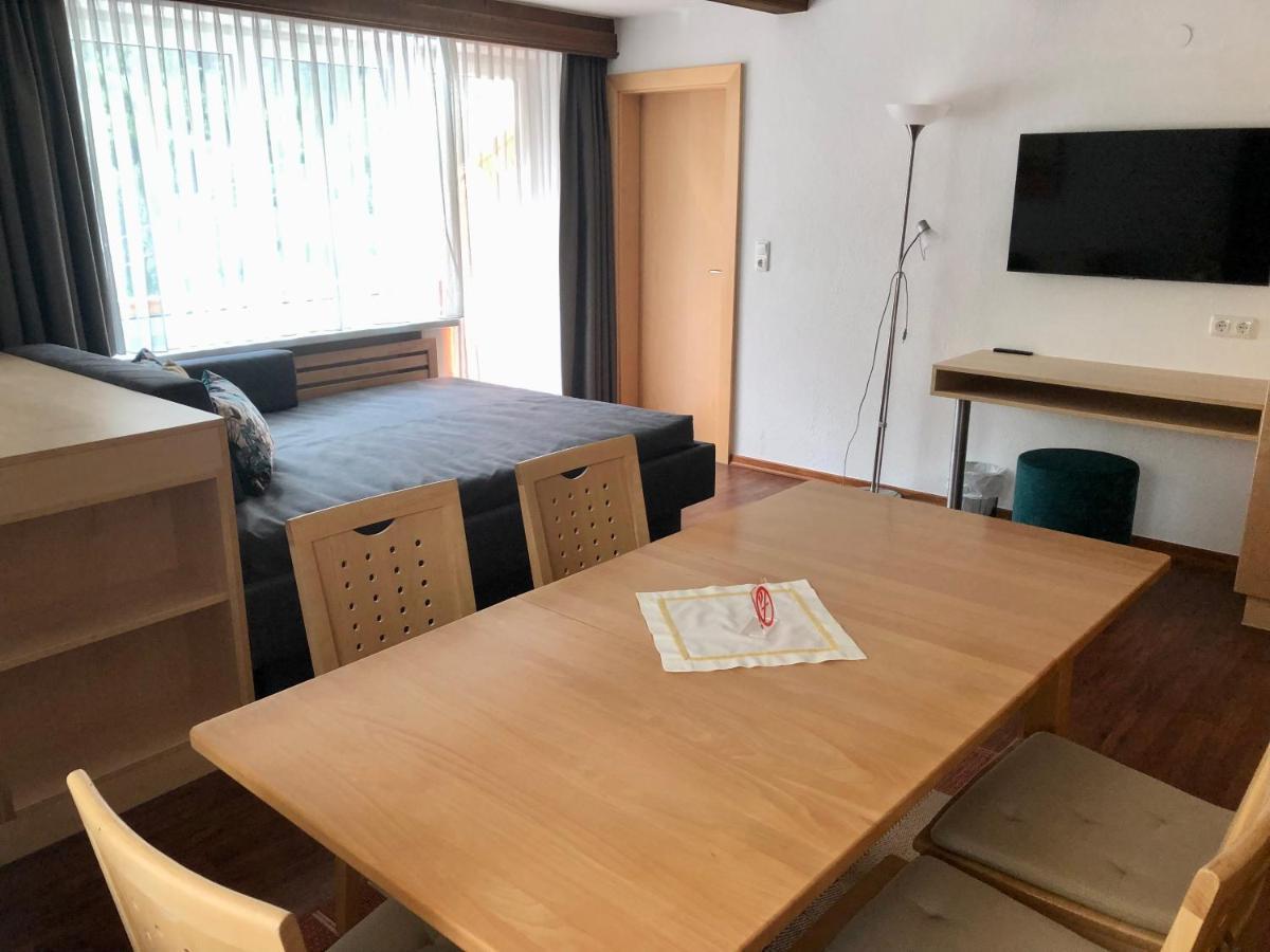 Hotel Garni Central - Zimmer - Studios - Apartments คัพเพิล ภายนอก รูปภาพ
