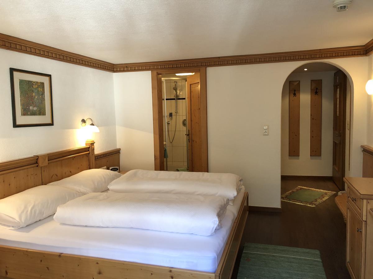 Hotel Garni Central - Zimmer - Studios - Apartments คัพเพิล ภายนอก รูปภาพ