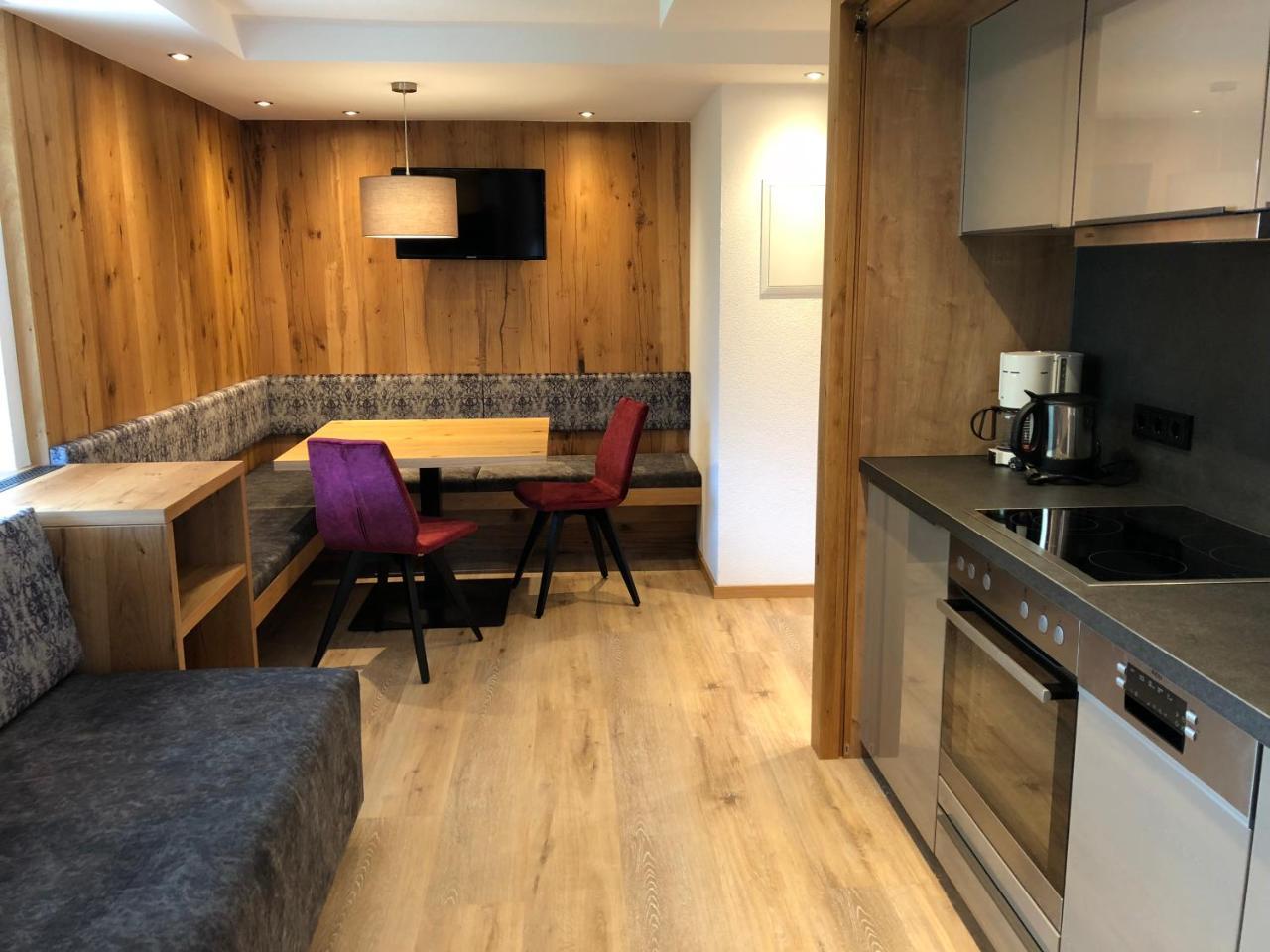 Hotel Garni Central - Zimmer - Studios - Apartments คัพเพิล ภายนอก รูปภาพ