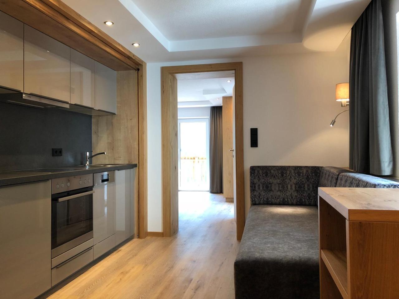 Hotel Garni Central - Zimmer - Studios - Apartments คัพเพิล ภายนอก รูปภาพ